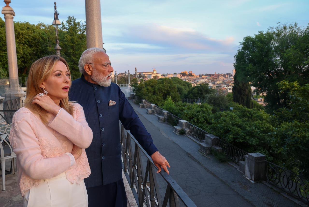 प्रधानमंत्री नरेन्द्र मोदी ने रोम में इटली की प्रध
