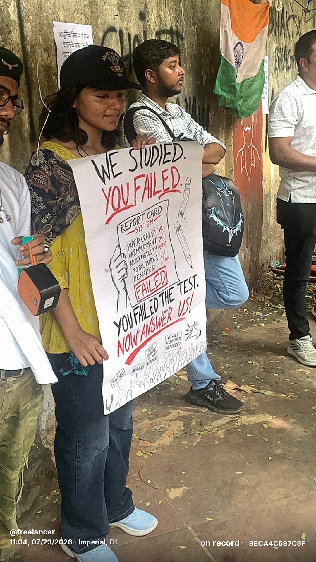 When protests become visual journalism.
At Jantar 