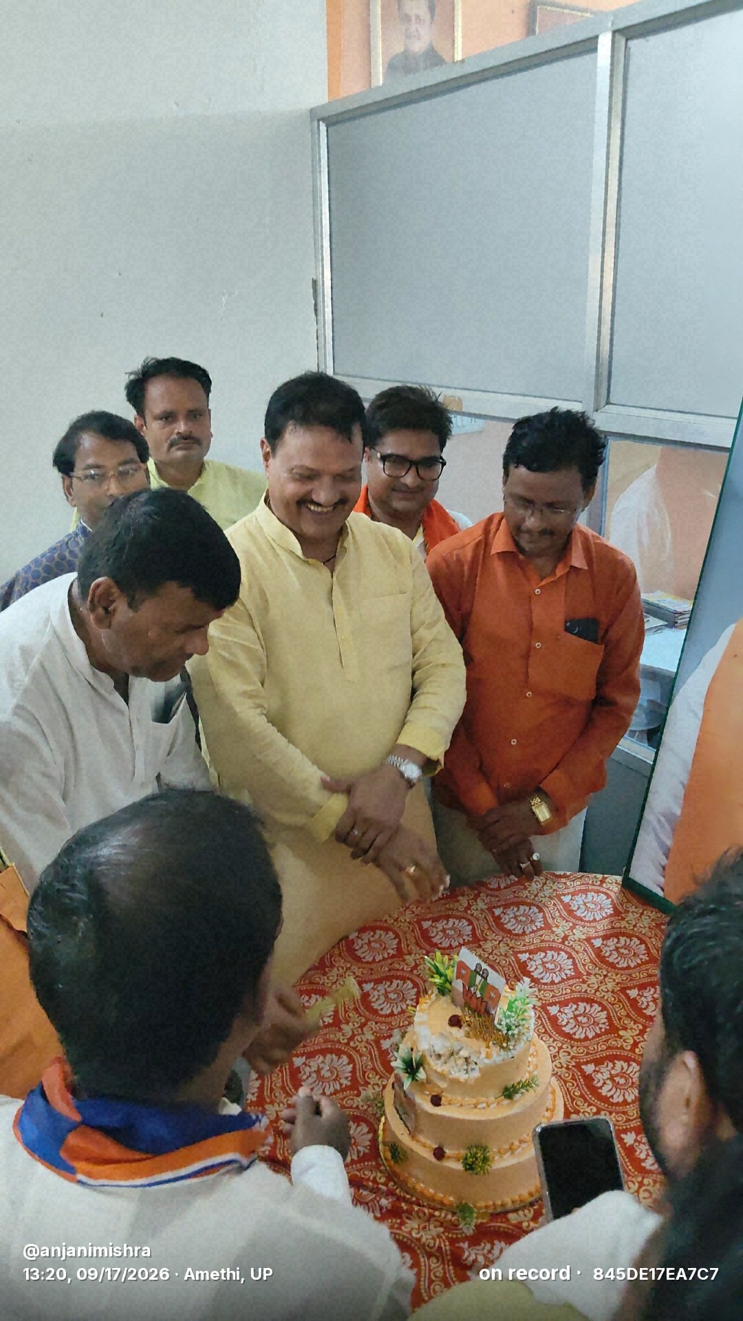अमेठी में अमरेंद्र सिंह पिन्टू के कार्यालय पर पीएम
