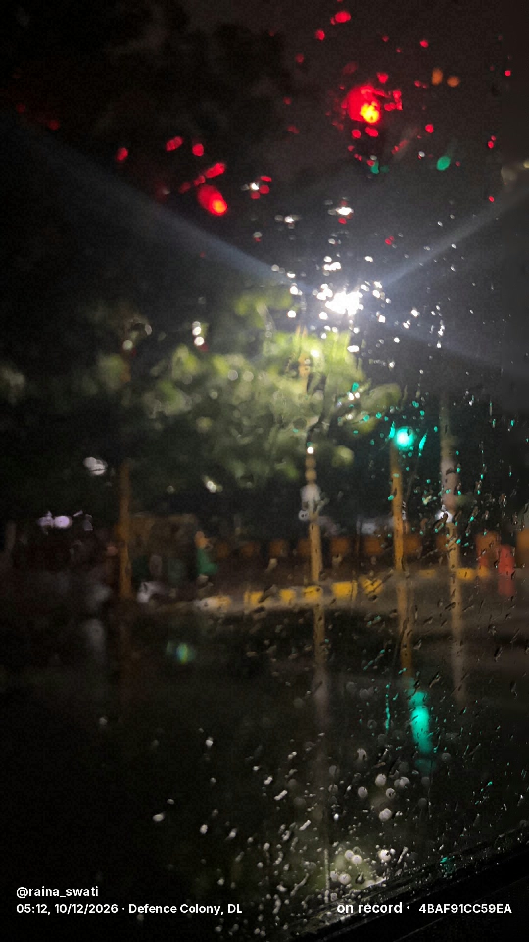 🌧️ Delhi woke up to a cool, chilly Monday morning